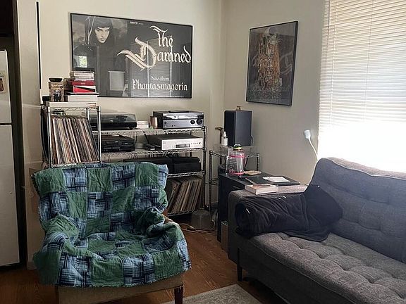 5th image of 2108 W Sunset Dr #1