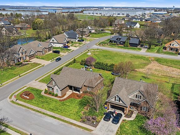 3rd image of 215 McGlocklin Way