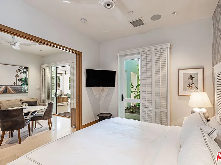 618 N Beverly Dr — Photo 32