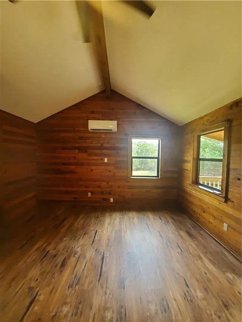 Cozy Cabin In Wimberley — Photo 1