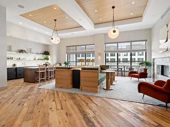 180 Front Street image 19 of 25