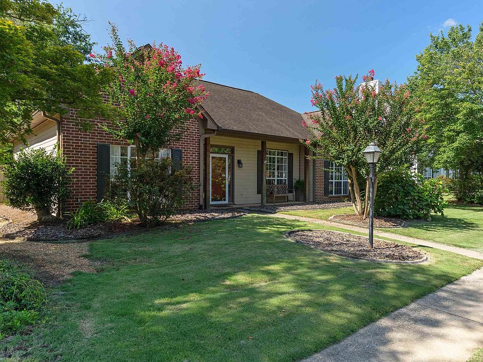 1st image of 219 Chadwick Ln