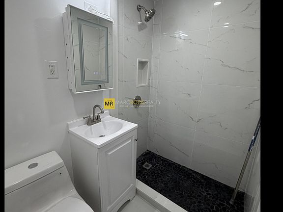 5th image of 472 Commonwealth Ave APT 6