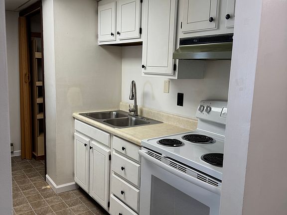 5th image of 225 E Orvis St #1