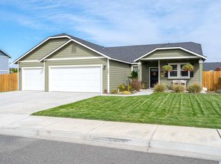 5290 Pinehurst St, West Richland, WA 99353