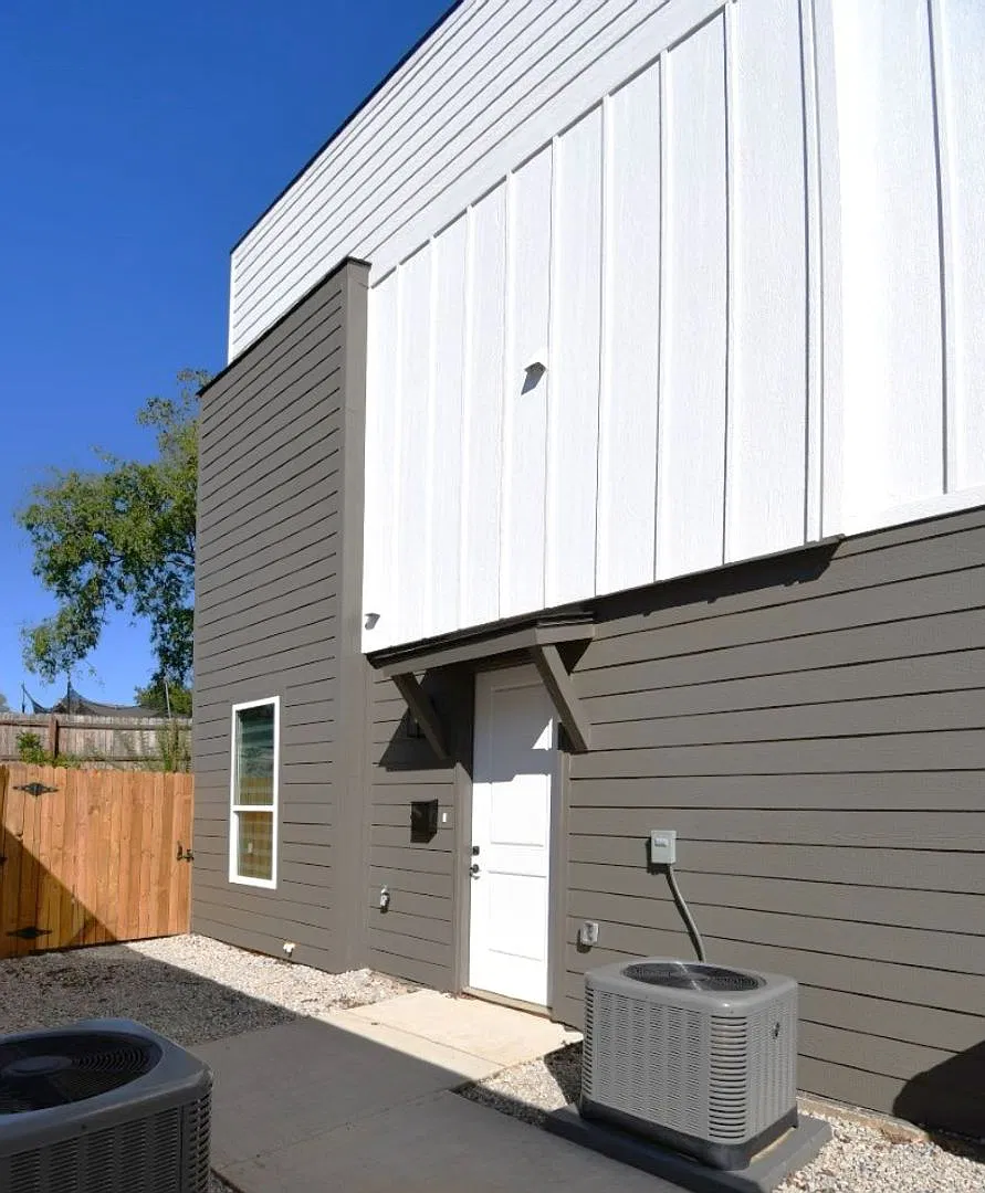 Avaialble Now Be the First- 2 Bedroom, 2.5 Bathroom Duplex! — Photo 1
