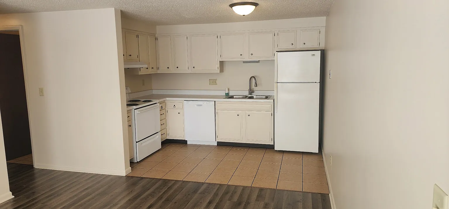 5566 George St APT 6 photo 1