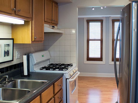 5th image of 2208 Country Club Dr APT 11