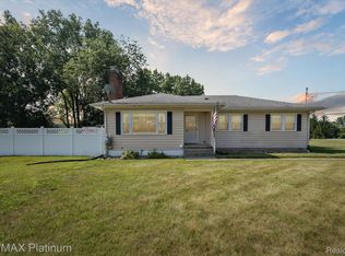 5001 Dexter Trl, Stockbridge, MI 49285