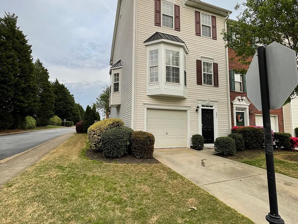 201 Summerston Pl