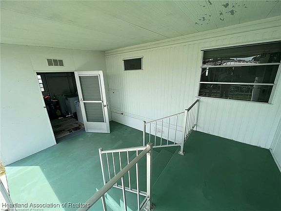 4th image of 10 Tyler Ln