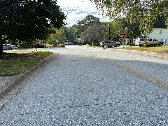 5th image of 4250 Fox Chase Dr