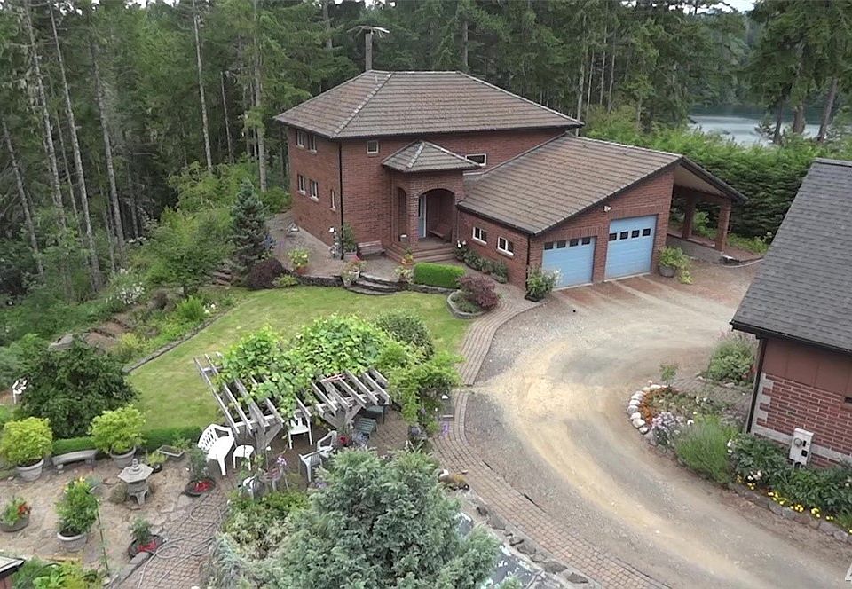 1st image of 560 N Mountain View Dr