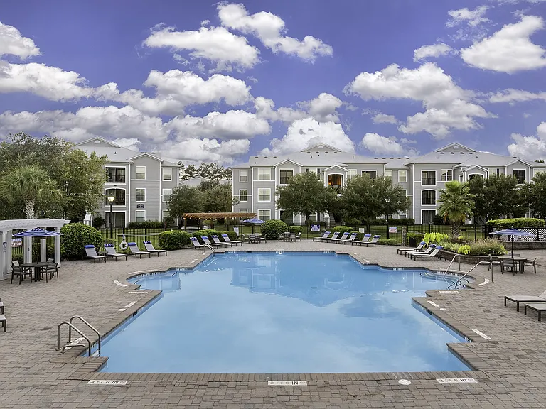 Courtney Station Apartments — Photo 9