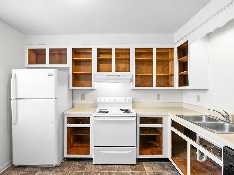 W Knollwood Cir - 1500 — Photo 9