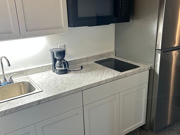3rd image of 1031 Zorn Ave #104