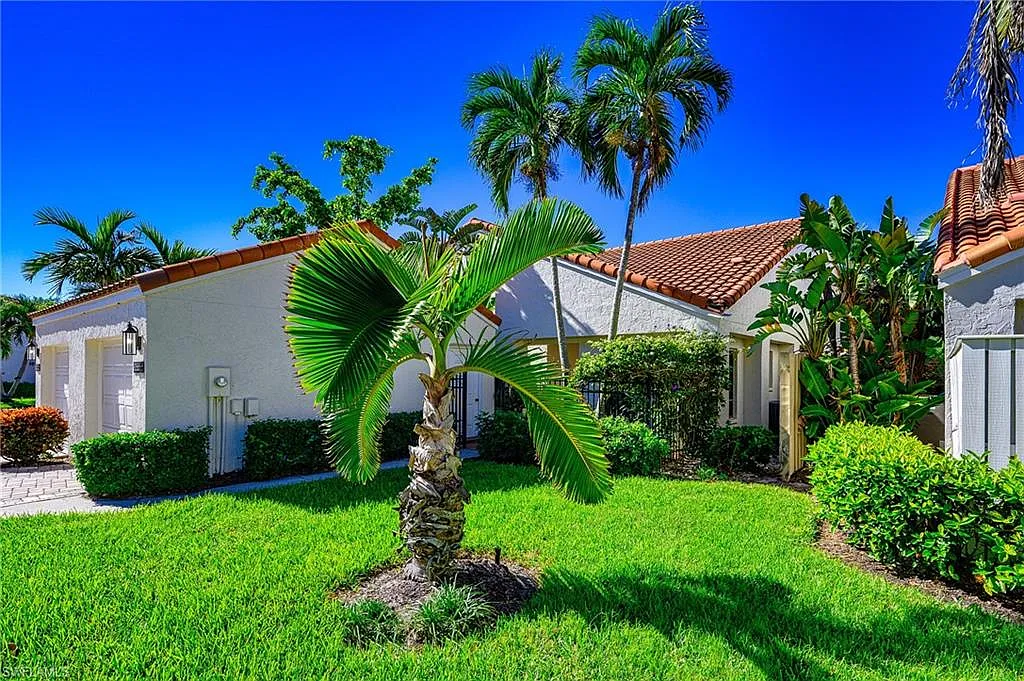 2 bed, 2.0 bath, 1359 sqft, $7,500 — Photo 3