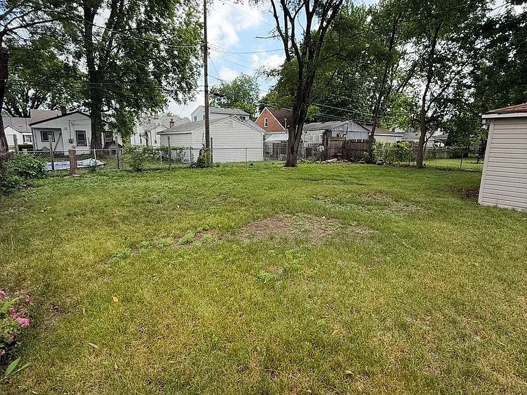 8449 Fisher Ave — Photo 15