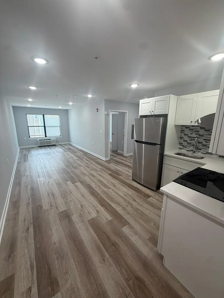 1 bed, $1,718 — Photo 3