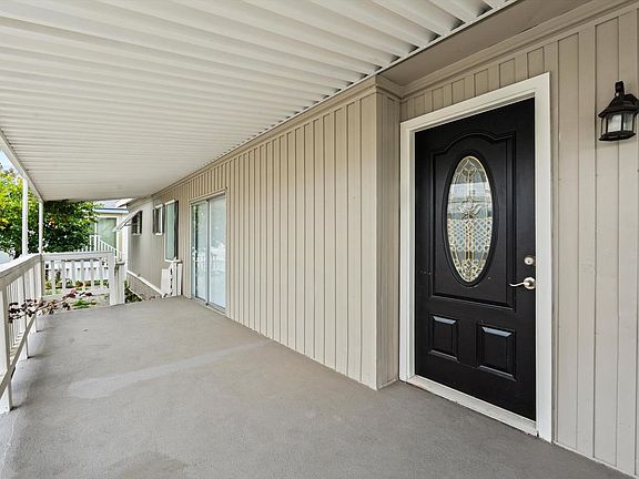 3rd image of 4923 Gardendell Rd