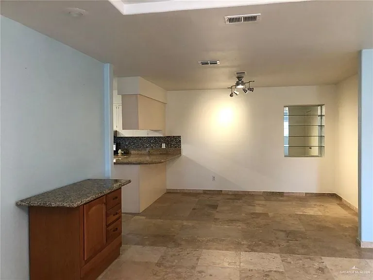 400 W Jackson Ave — Photo 16