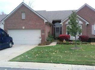 891 Woodhaven Dr, Commerce Township, MI 48390