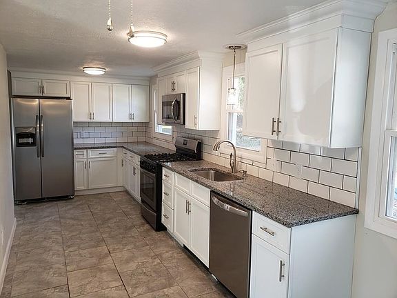 2nd image of 18 Breckwood Cir