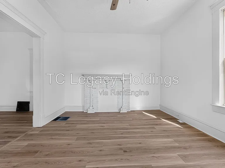 890 Traction St — Photo 14