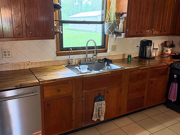 3rd image of 2919 Strader Rd