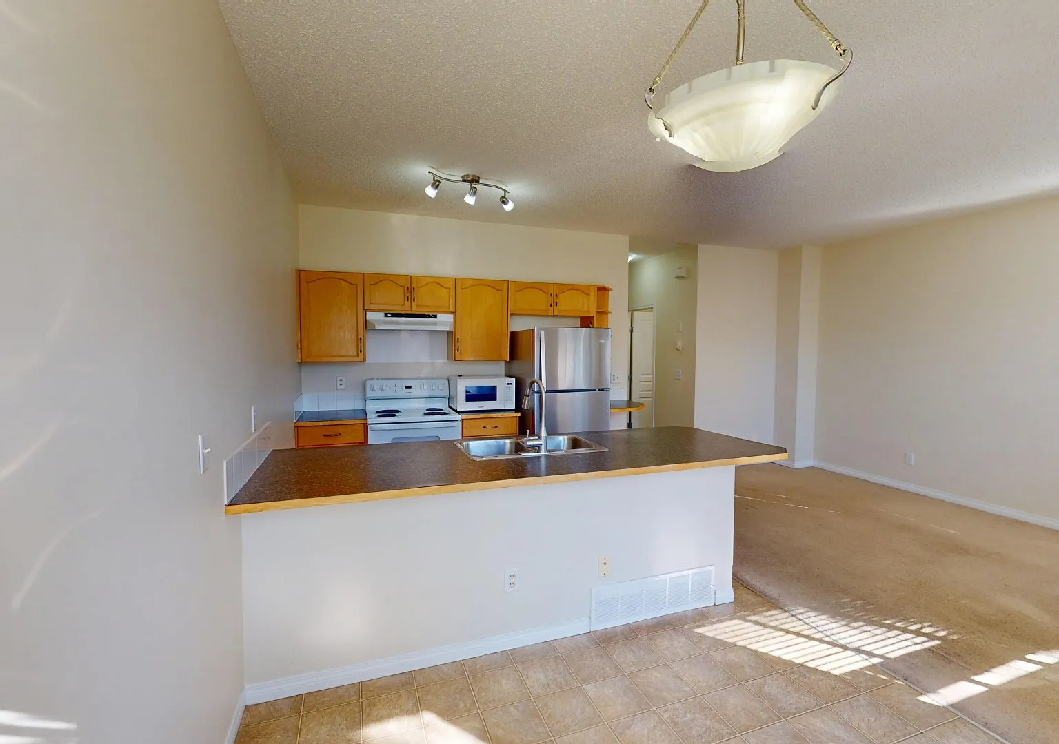 18 Everridge Gardens SW — Photo 3