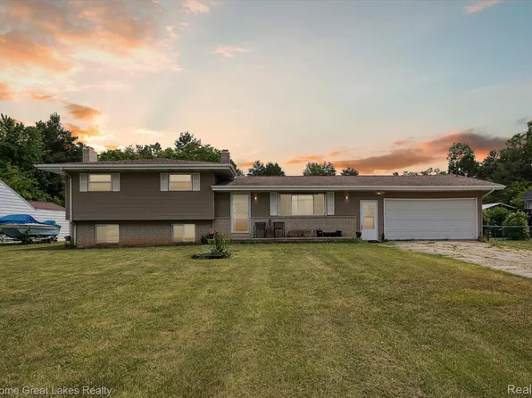 1372 N Genesee Rd, Burton, MI 48509