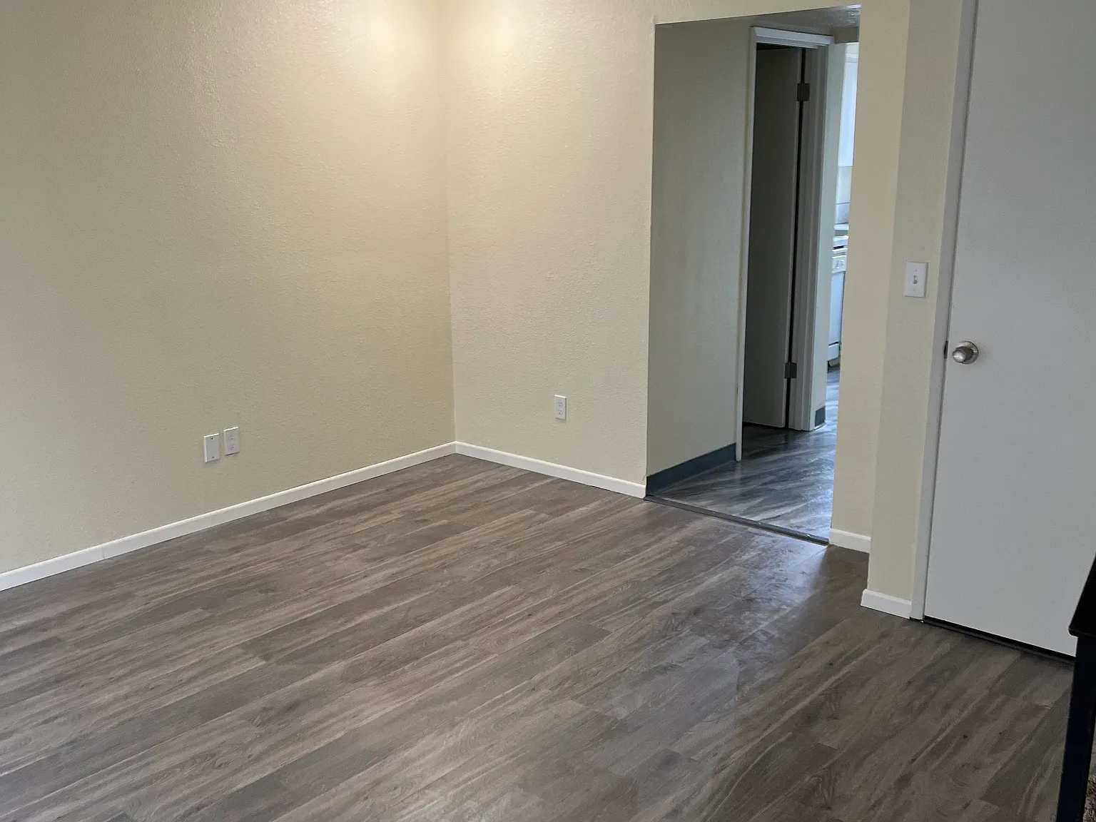 2 bed, 1.5 bath, 1000 sqft, $1,650 — Photo 3