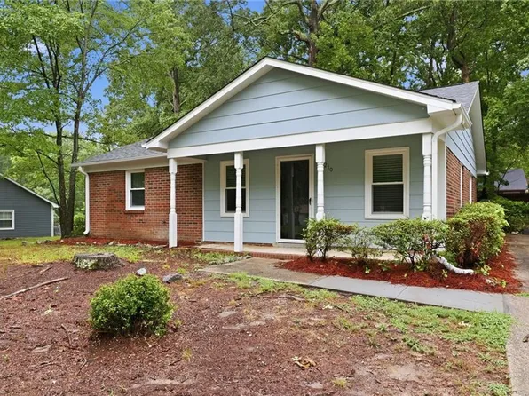 2210 Bracyridge Rd, Greensboro, NC 27407
