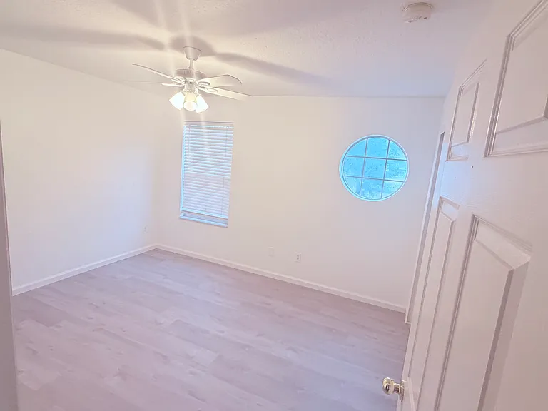 1532 Derby Glen Dr — Photo 9