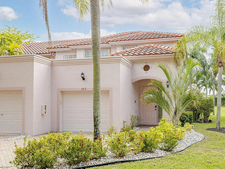8050 Aberdeen Dr #202 — Photo 1