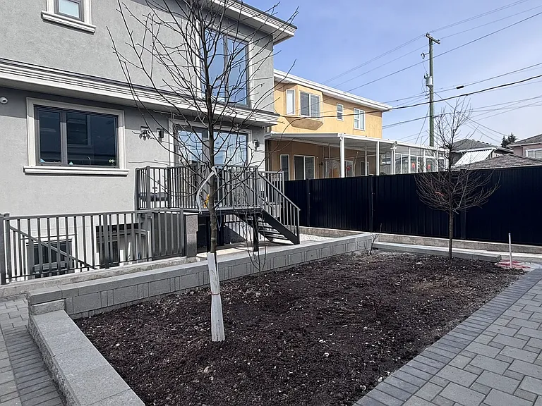 2160 E 49th Ave — Photo 9