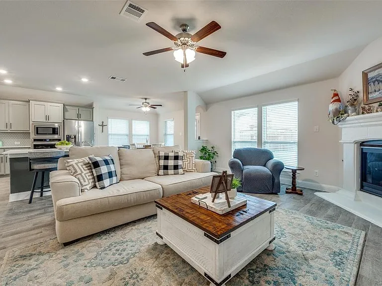 2937 Log Cabin Dr — Photo 6
