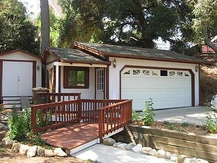 Detached garage w/workshop