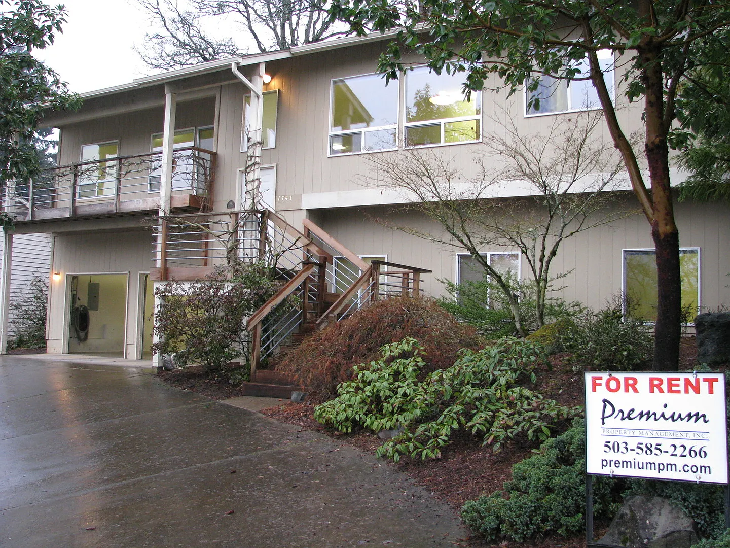 Spacious West Salem Three Bedroom Split Level — Photo 1
