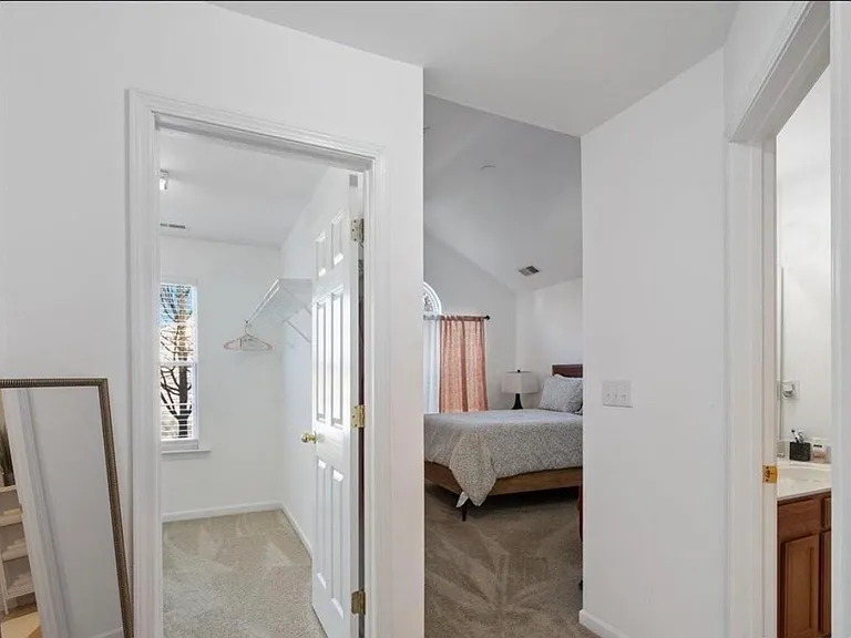 7148 Abbotts Glen Dr — Photo 16