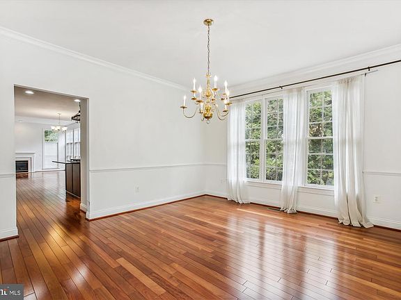 5th image of 7027 Highland Meadows Ct
