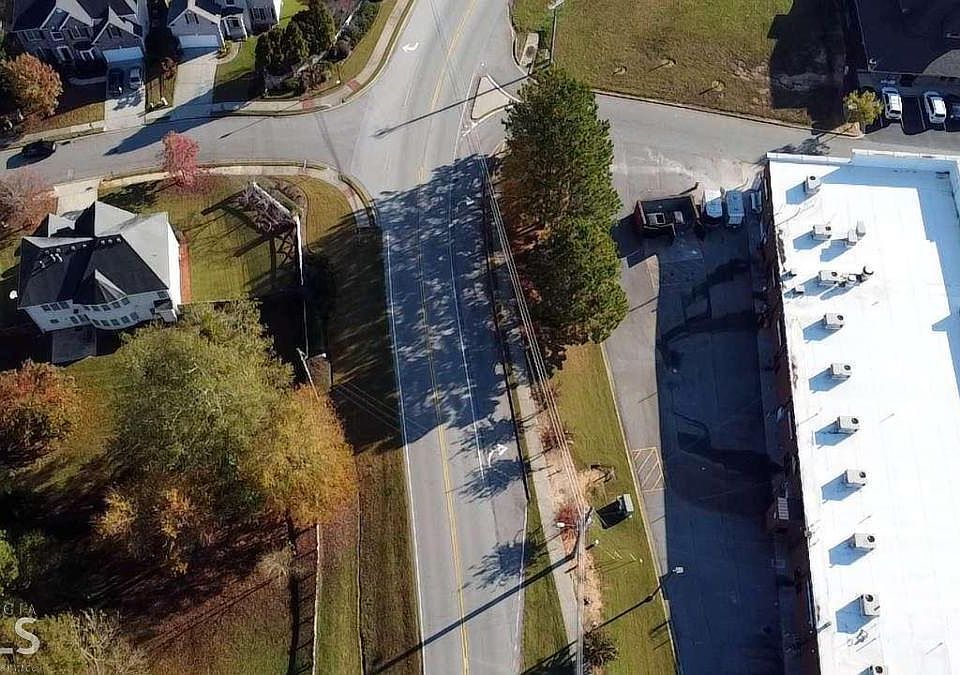 2nd image of 1864 Old Peachtree Rd NE