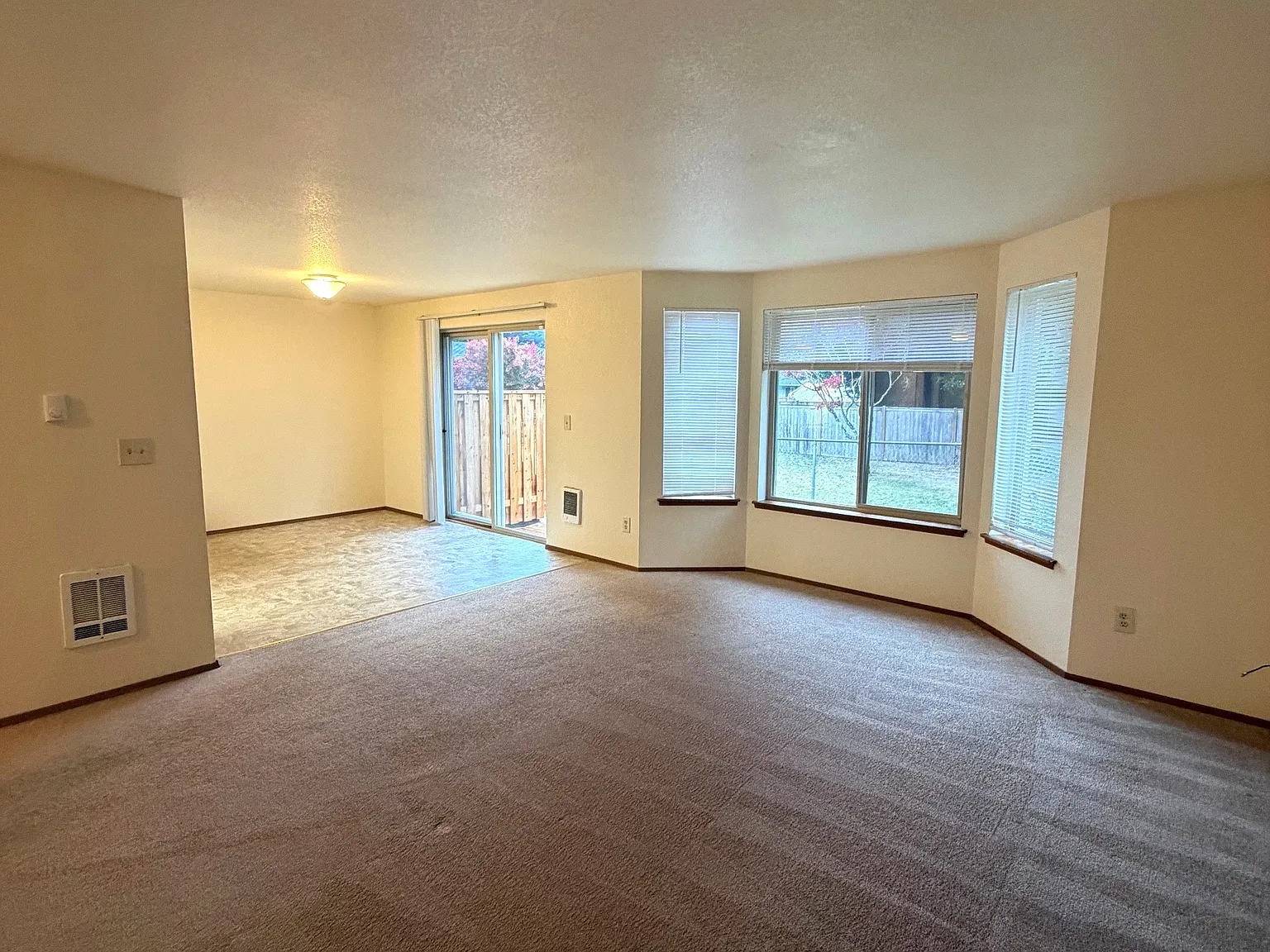 3 bed, 2.5 bath, 1404 sqft, $2,550 — Photo 4