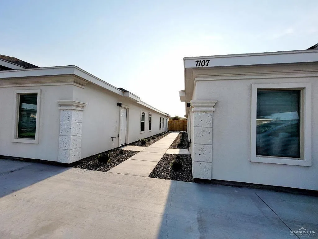 3 bed, 2.0 bath, $1,150 — Photo 2