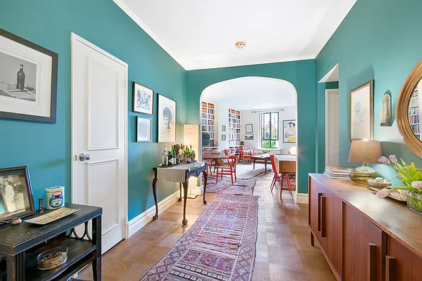 Sold by The SIMPLE Real Estate Co | media 11