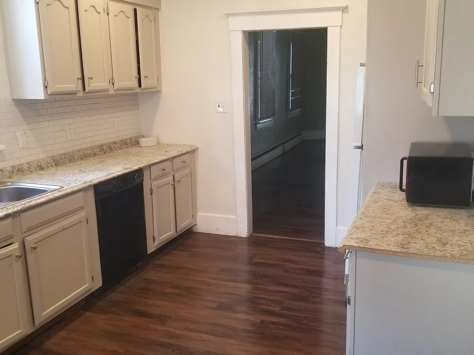 4 bed, 1.5 bath, 2364 sqft, $1,275 — Photo 4