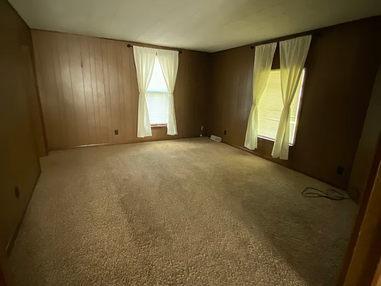 141 E South St — Photo 5