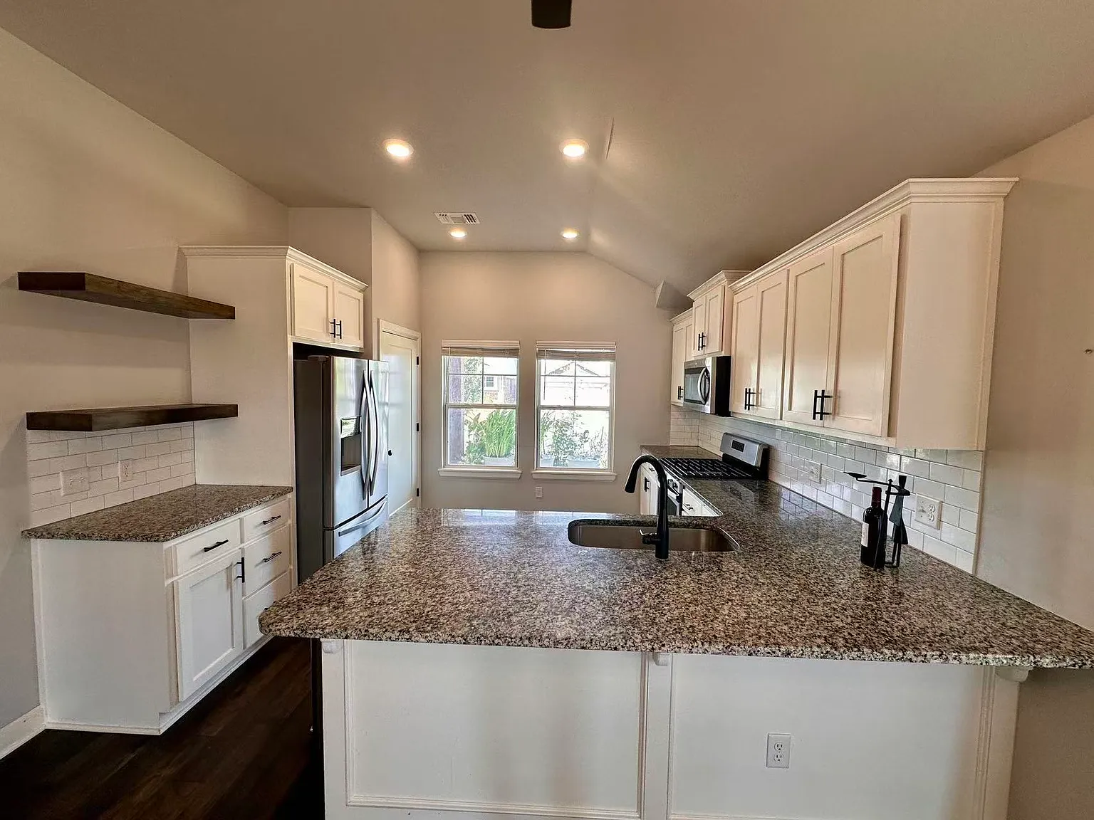 3 bed, 1682 sqft, $1,745 — Photo 4