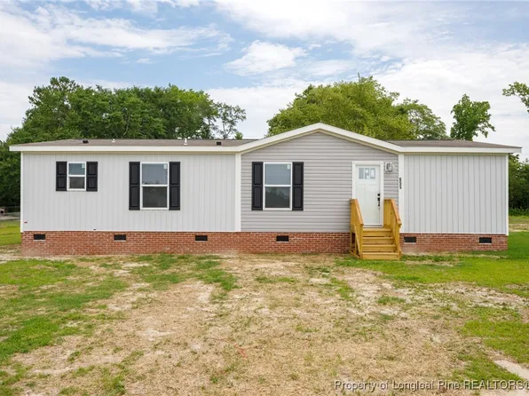 655 Edgegrove Cir, Saint Pauls, NC 28384