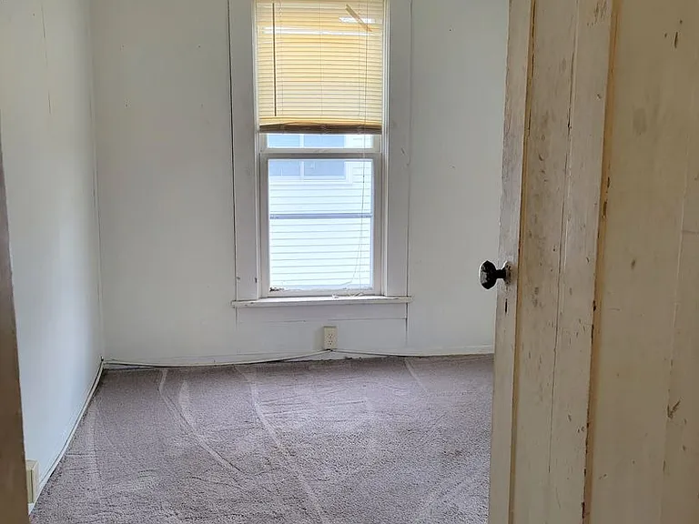 533 W Kinne St — Photo 17